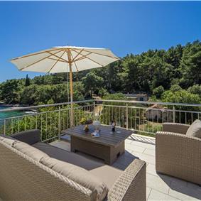 6 Bedroom Beachfront Villa with Heated Pool near Vela Luka on Korcula Island, Sleep 12
